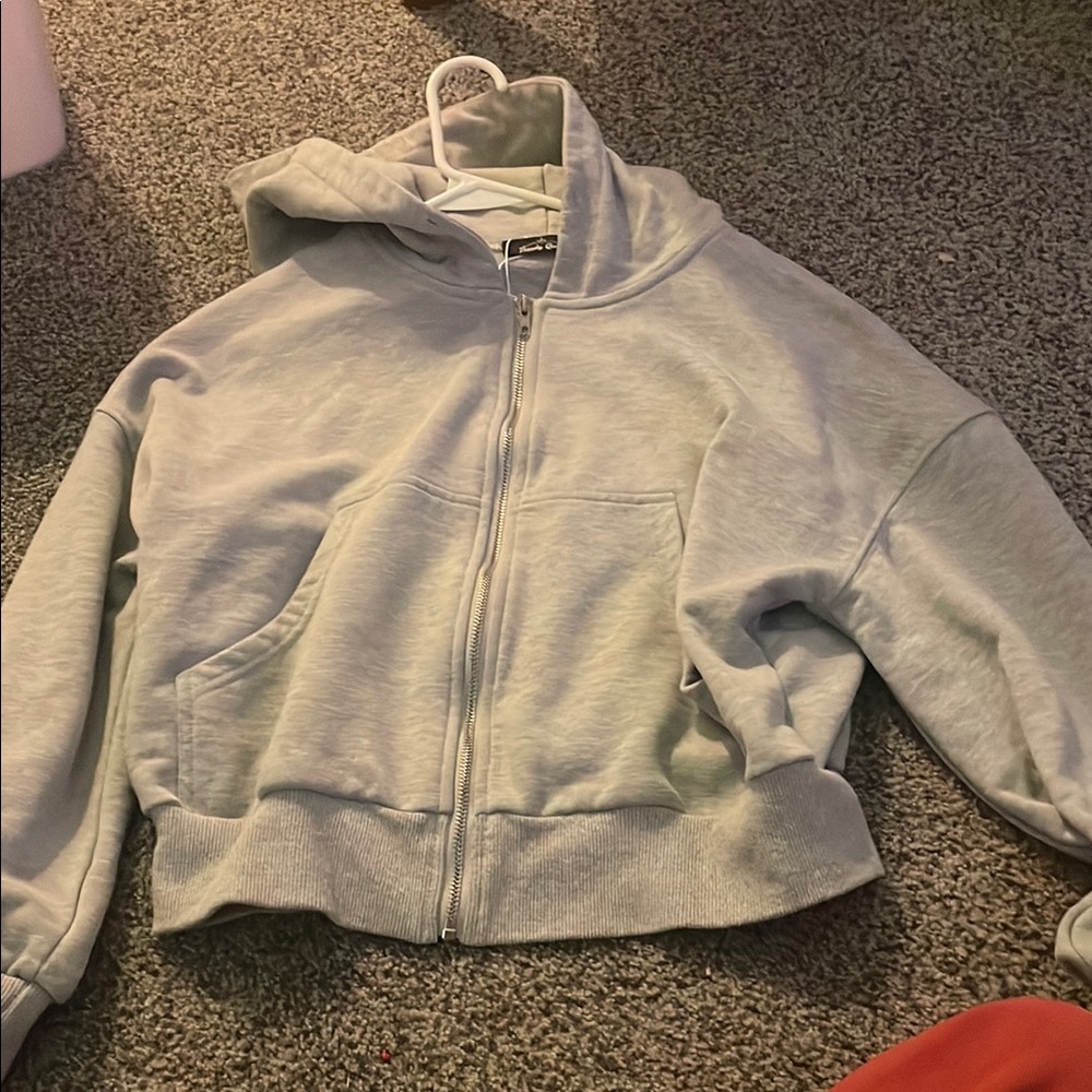 Amazon Gray Zip-Up Jacket Soft Casual Style